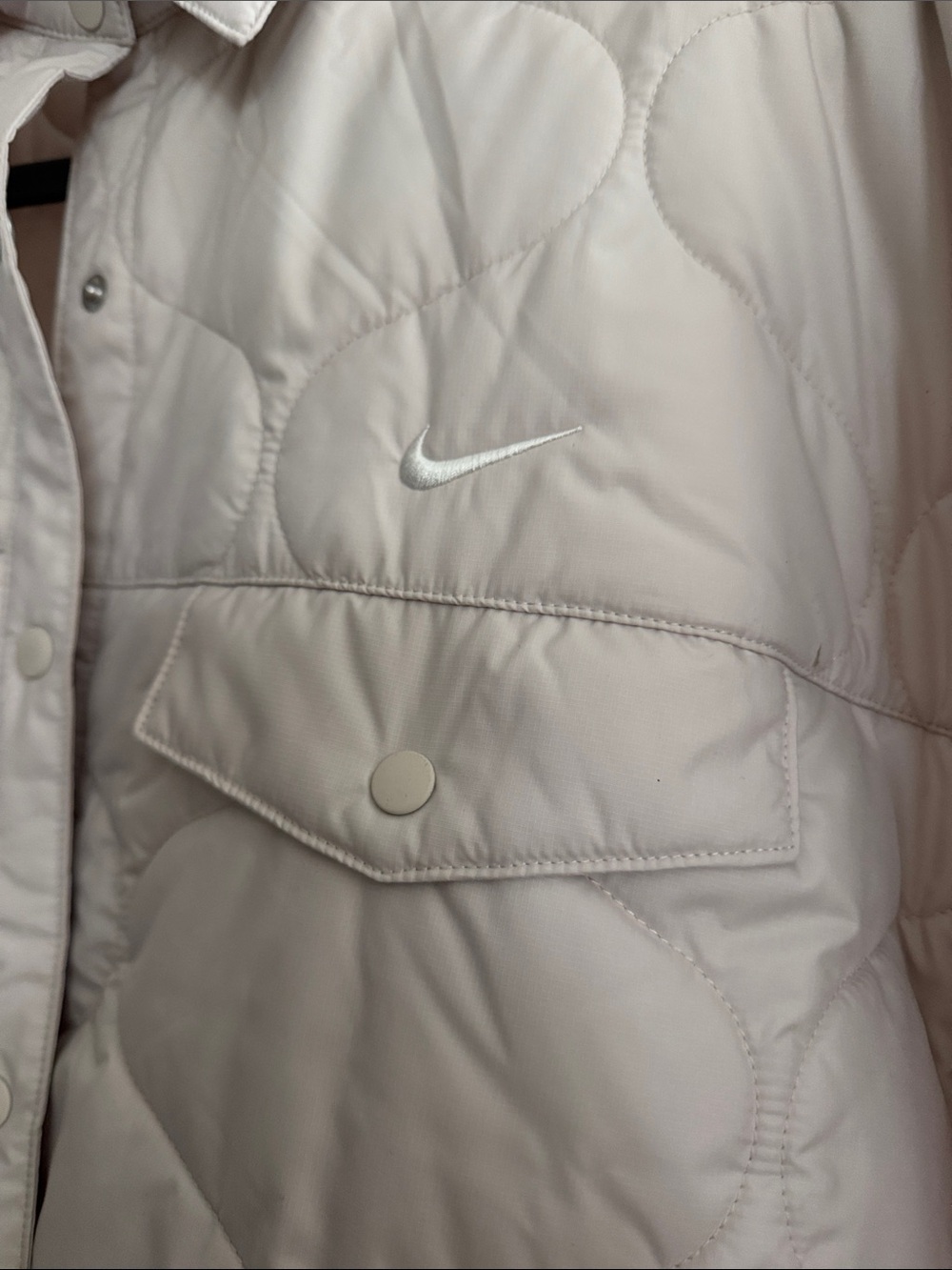 Nike Women's Light Cream Quilted Puffer Shacket - Picture 2 of 6